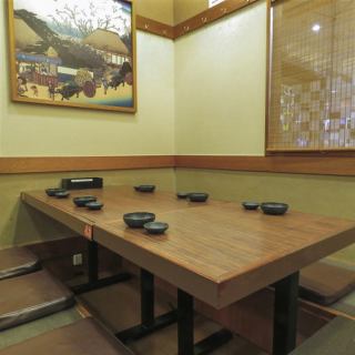 掘りごたつのお座敷は、落ち着いてお食事をお楽しみ頂けます