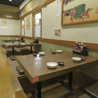 くつろぎの掘りごたつは、会社宴会、ご家族でのお食事会など、様々なシーンに人気です。