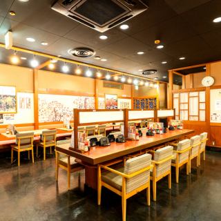 お一人様も大歓迎♪気軽に使えるカウンターはプラっと飲みにピッタリ♪