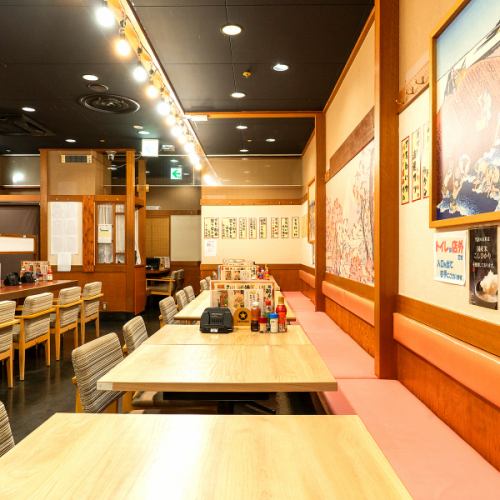 個室や堀ごたつ席、テーブル席等様々な空間を完備。