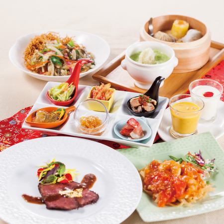 【标准3小时套餐】现优惠2,500日元，3小时无限畅饮，包括鱼翅、小笼包等。