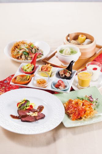 【标准3小时套餐】现优惠2,500日元，3小时无限畅饮，包括鱼翅、小笼包等。