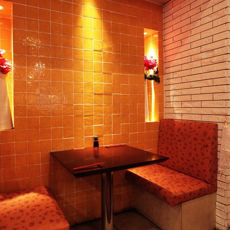 A semi-private room with a curtain that is popular with girls and can be used by two people.Please relax and enjoy our Chinese cuisine on the sofa seat.