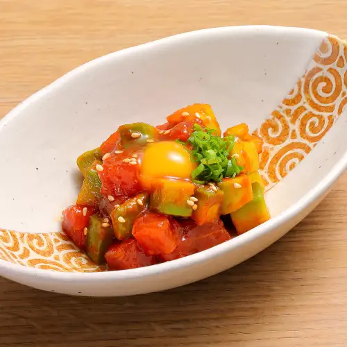 マグロとアボカドのやみつきユッケ