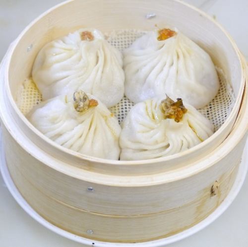 Black pork Shanghai crab miso xiaolongbao (4 pieces)