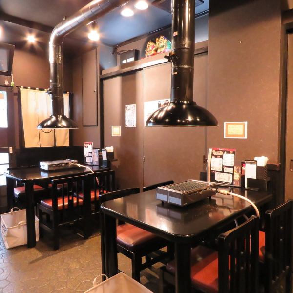 ◇こじんまりとした落ち着いた店内◇仕事終わりやちょっと通りかかっただけでも落ち着ける雰囲気です。ふらっと寄りたくなるような焼肉屋さんです。テーブル席、座敷あります！各種ご宴会にお使いください♪
