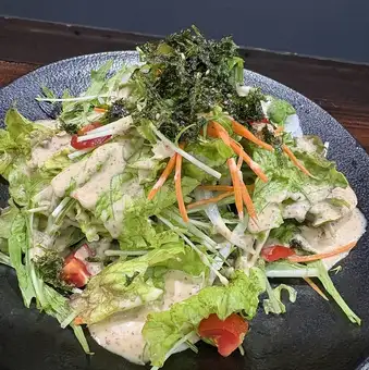 グリーンサラダ胡麻海苔のせ