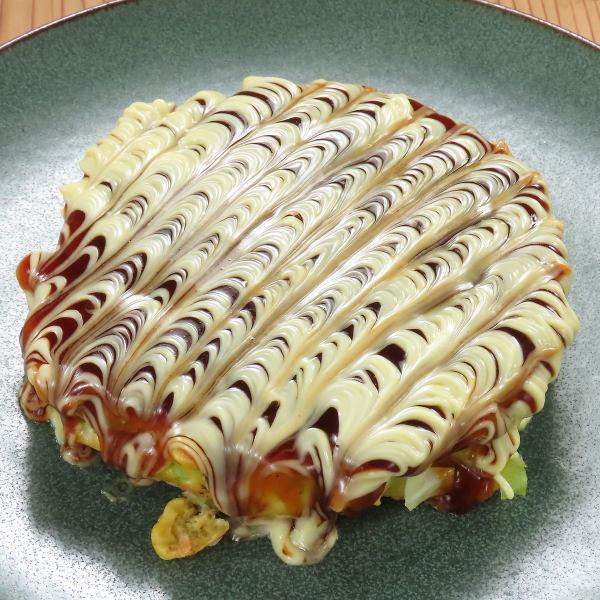 鉄板で焼き上げるフワフワ食感が自慢です【お好み焼き各種】