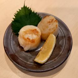 Grilled scallops with butter