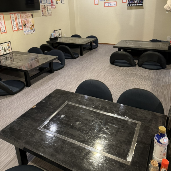 落ち着いた【座敷スペース】があり、少人数での飲み会にもぴったり！友達とリラックスしながら、美味しい料理やお酒を楽しむことができます。居心地の良い雰囲気で、心ゆくまで会話をお楽しみください◎