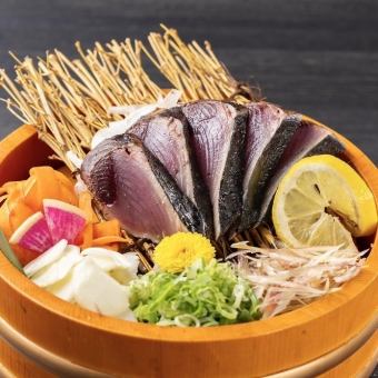 【当日接受预订】包含本店特色稻草烤鲣鱼在内的7道菜+无限畅饮生啤，原价4500日元→4000日元