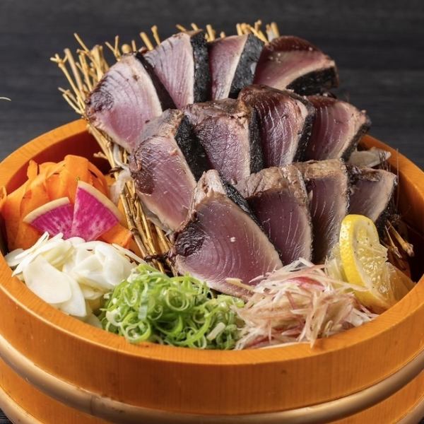 餐廳裡的正宗稻草烤肉令人印象深刻。您可以一邊品嚐美食,一邊聞著餐廳裡飄來的稻草香氣。