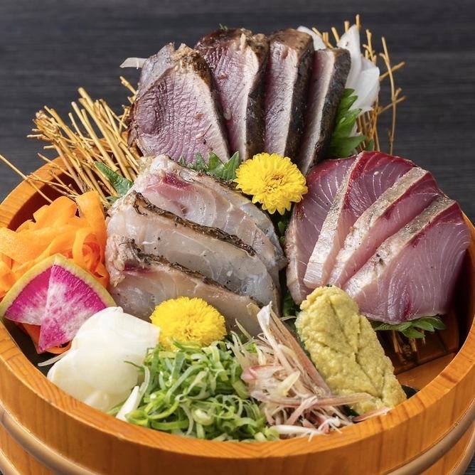 這些菜餚均採用精心挑選的食材製成,色澤鮮豔,味道鮮美。