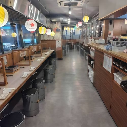 席をつなげて最大90名様まで着席可能です。大人数での会社宴会や団体利用に最適です◎