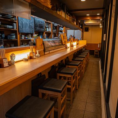 Counter seats where you can enjoy a view of our proud drinks ◎ We offer sake, shochu, nigiri sushi, and a full lineup of wines ◎ Recommended for small groups or casual drinking parties!
