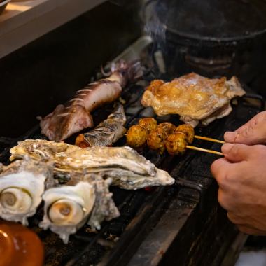 五感を揺さぶるライブ感！炭火が奏でる香ばしい炉端焼きの極み