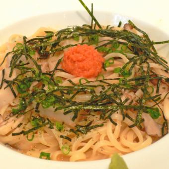 Mentaiko, Namafu and Maitake mushroom pasta set with warabi mochi 1,440 yen