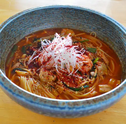 期間限定 牛ホルモンとタコのナッコプセパスタ