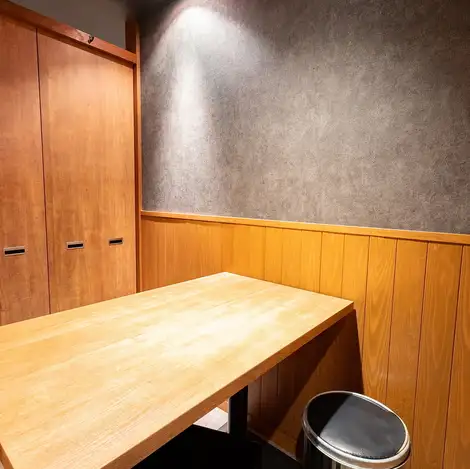 【ご予約殺到中！早くも話題の本格食べ飲みを堪能◆】広々店内で2名～ご利用いただけるお席は勿論、4名～/6名～/8名様～10名様以上も柔軟にご対応しております◎当店自慢の食べ飲み各種プランで思い出に残るお時間をお過ごしください！お仕事終わりや仲間内での飲み会、各種宴会利用にピッタリです◎