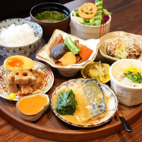 【お昼の献立】お昼のランチプレート　選べるメイン2種