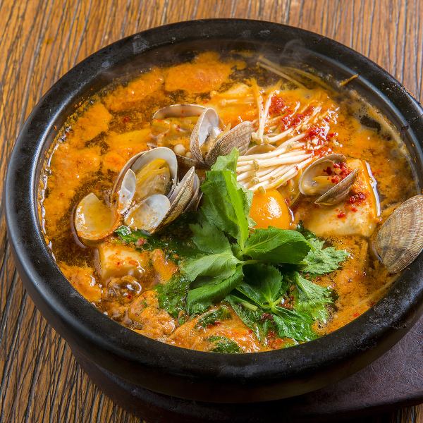 [The taste of clams is strong and not too spicy, so it's easy to eat ◎] Sundubu Jjigae