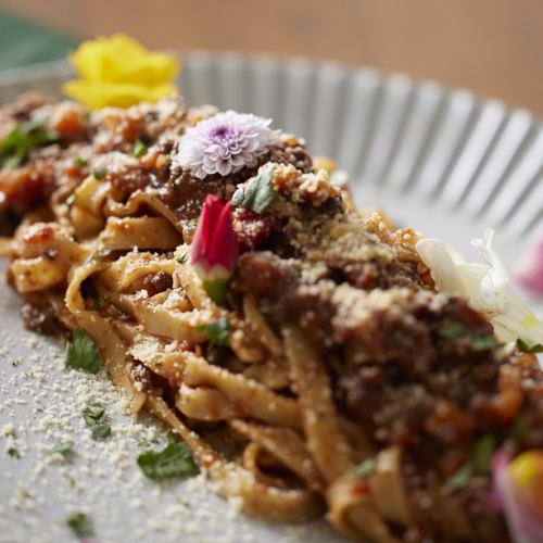 Bolognese full of beef and flavor ~Using fresh pasta from Awaji Island~ Beef Bolognese