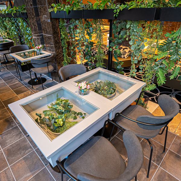 [About 5 minutes on foot from Umeda Station] The interior is a healing space with decorations such as dried flowers and plants.Please use it in various scenes such as morning, cafe time, dinner in a calm atmosphere where you can heal your daily fatigue.