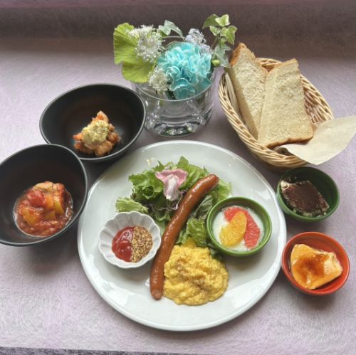 Breakfast also available ◎