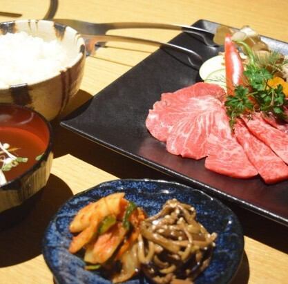 We are currently offering a hearty Yakiniku lunch♪
