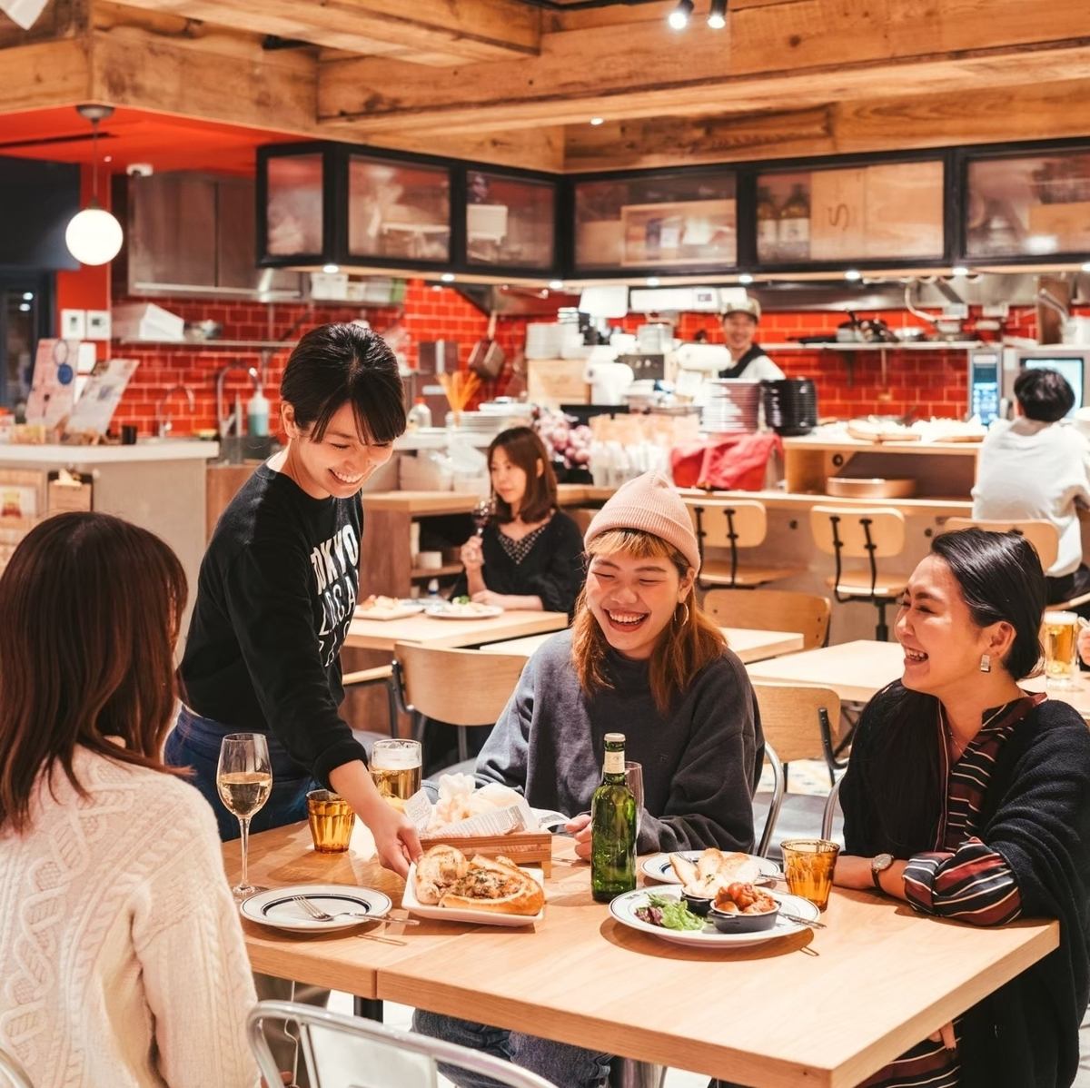 宴会や貸切はお洒落な当店で！お気軽にお問い合わせください！