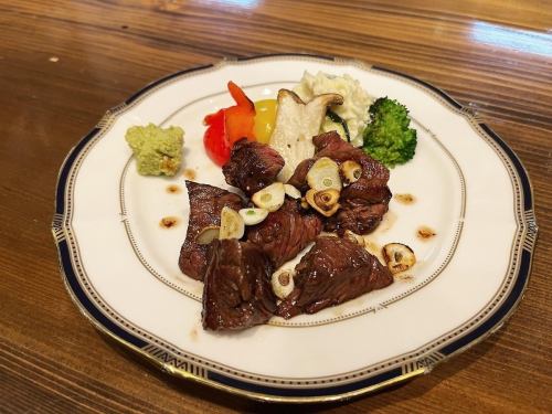 CoroCoro Steak（裙邊牛排）