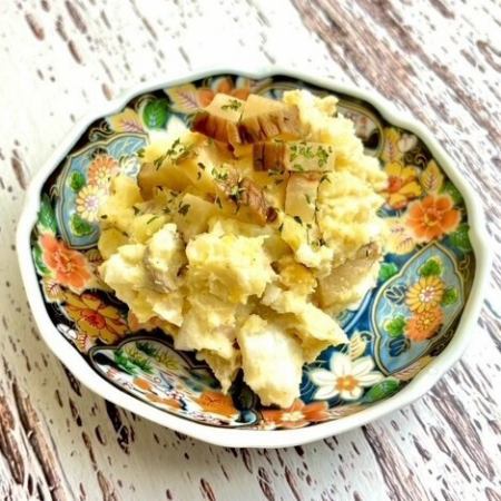 いぶりがっことベーコンの手作りポテトサラダ