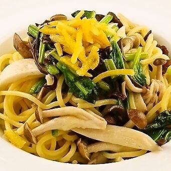 Mushroom pasta with yuzu pepper