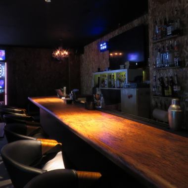 当店人気のカウンター席！ダーツを楽しみながらお酒も楽しめます！