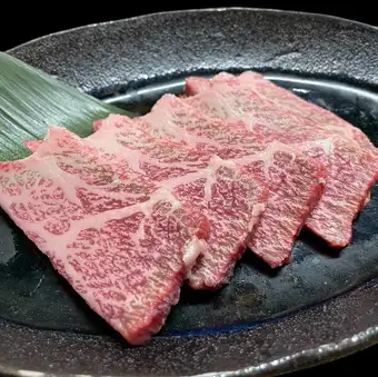 【白老牛】トモサンカク（特上赤身）
