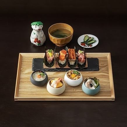 【完全予約制】贅沢ランチ★SNSで話題!おちょこ丼 & 手巻き 8種セット