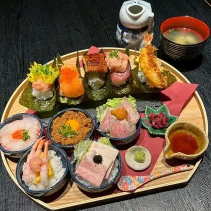 【完全予約制】ご褒美ランチ★SNSで話題!おちょこ丼 & 手巻き 10種セット