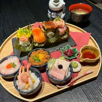 【完全予約制】贅沢ランチ★SNSで話題!おちょこ丼 & 手巻き 8種セット