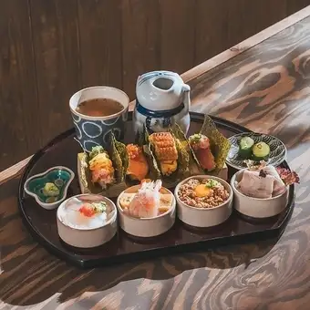 【完全予約制】贅沢ランチ★SNSで話題！おちょこ丼 & 手巻き  8種セット