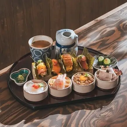 【需预约】奢华午餐 ★ 社交媒体热门！小份清酒碗 & 8 件手工寿司套餐
