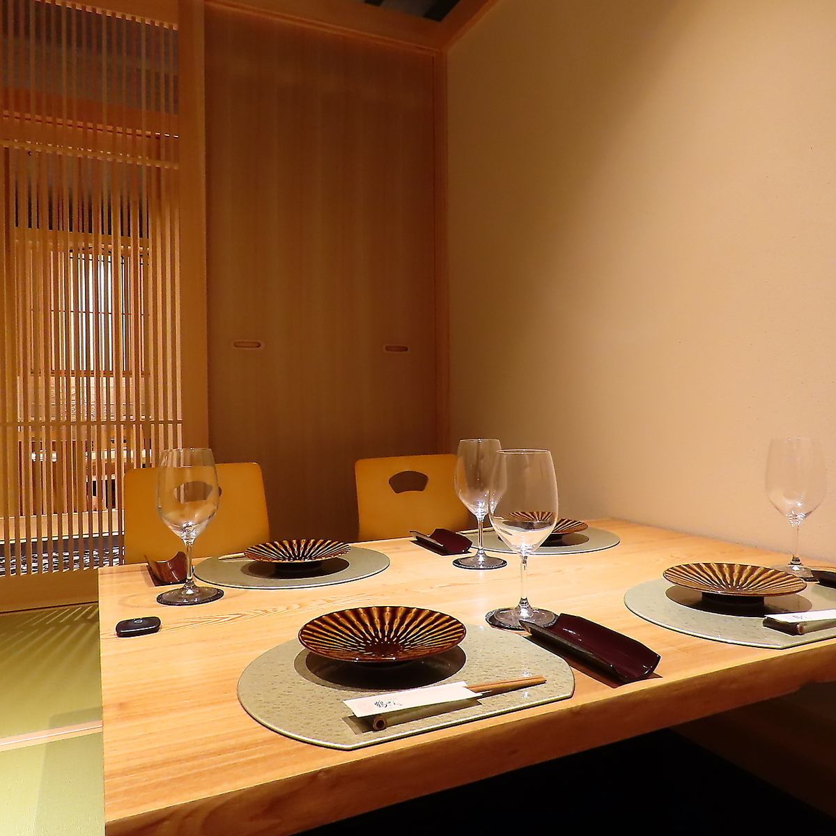 木の温もり溢れる落ち着ける完全個室居酒屋♪天草の鮮魚が旨い！