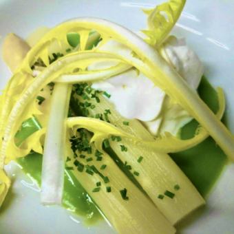 White asparagus green peas coulis with dandelion