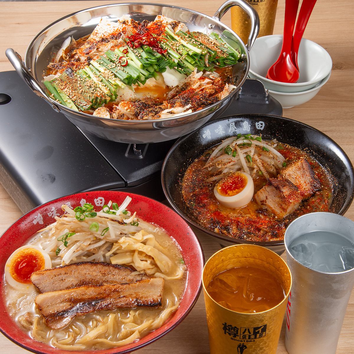 厳選味噌を使用した旨辛痺れ出汁でラーメンともつ鍋をご用意しています◎