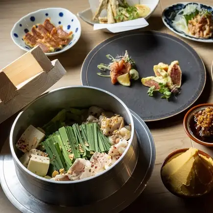 【仅限食物】博多风味味噌牛杂火锅套餐 ◆ 精选推荐菜肴，包括我们的招牌味噌牛杂火锅【共5道菜】