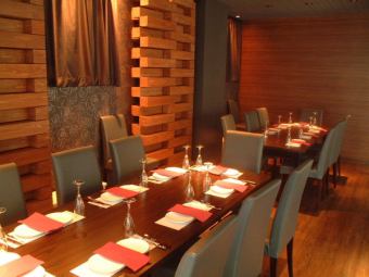 Early reservations are recommended for popular private rooms