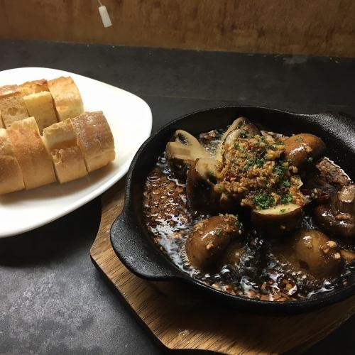 Mushrooms (from Obihiro) boiled in garlic oil (Ajillo)