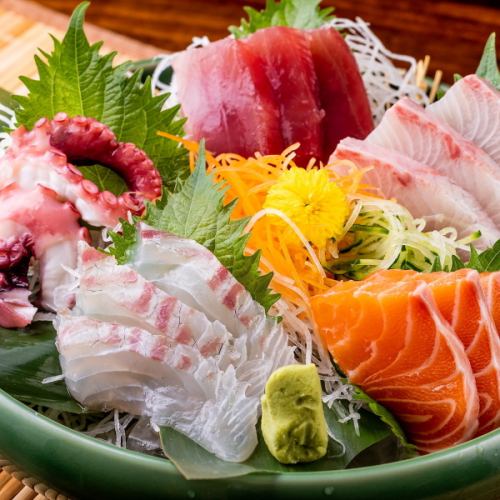[Funabashi x All-you-can-eat x Bar] The sashimi made with fresh fish caught that morning has a seasonal taste! This is also available as an all-you-can-eat option ♪