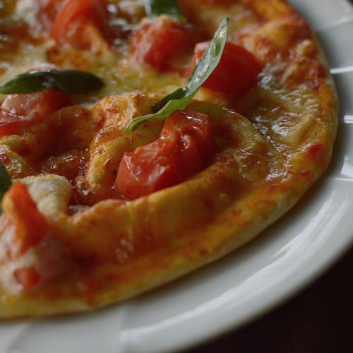 Margherita with diced tomatoes