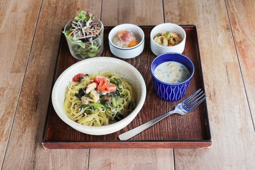 ● Pasta set meal: Clam, rape blossom and cherry tomato pesto