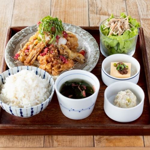 ▲お肉定食　炊きごぼうの若鶏の唐揚げ　さっぱり梅おろしのせ